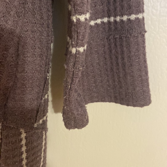 Stripped top. - Picture 2 of 5